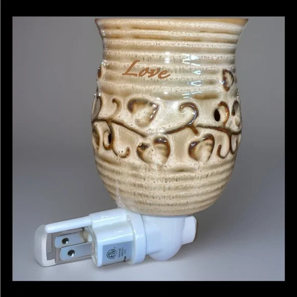 Tuscany Candle Ceramic Plug-In Fragrance Warmer & Night Light -Live Laugh Love - Picture 5 of 13